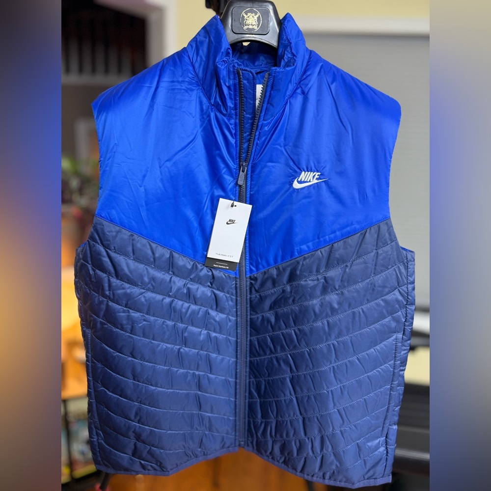 Gorgeous Nike Therma-FIT 
Midweight Puffer VEST!!! - Picture 5 of 9